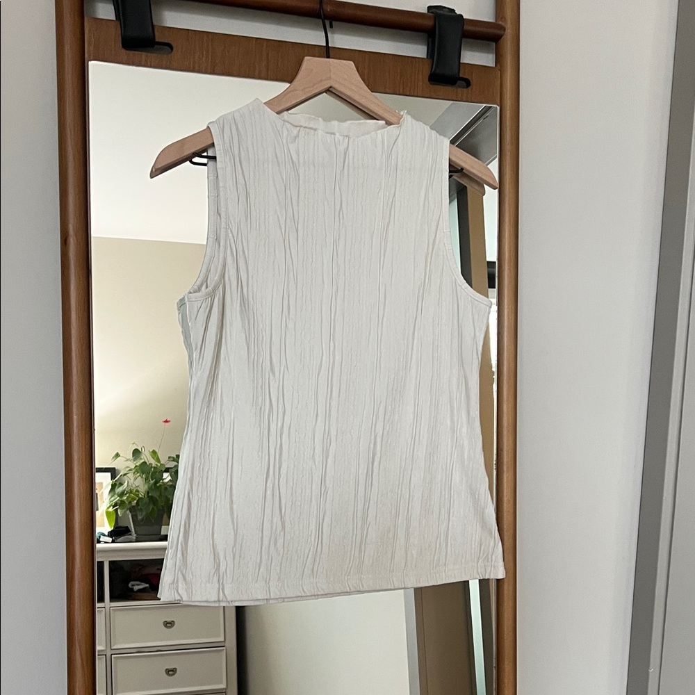 Sleeveless Off White Top